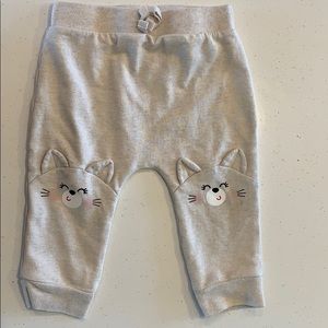 Adorable Garanimals sweatpants. Sz 12months